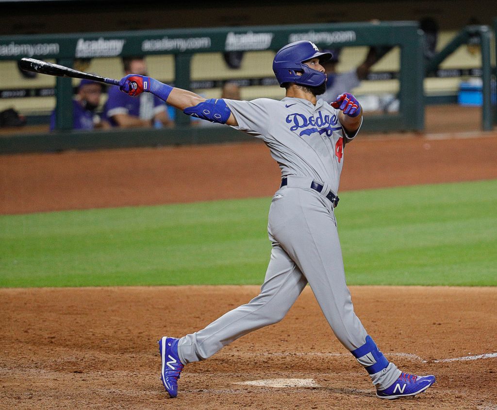 Watch Edwin Rios epically shatter his bat against Cubs (Video)